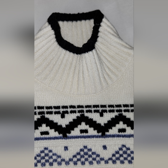 Christian Siriano White & Blue Turtleneck Sweater - Picture 7 of 11